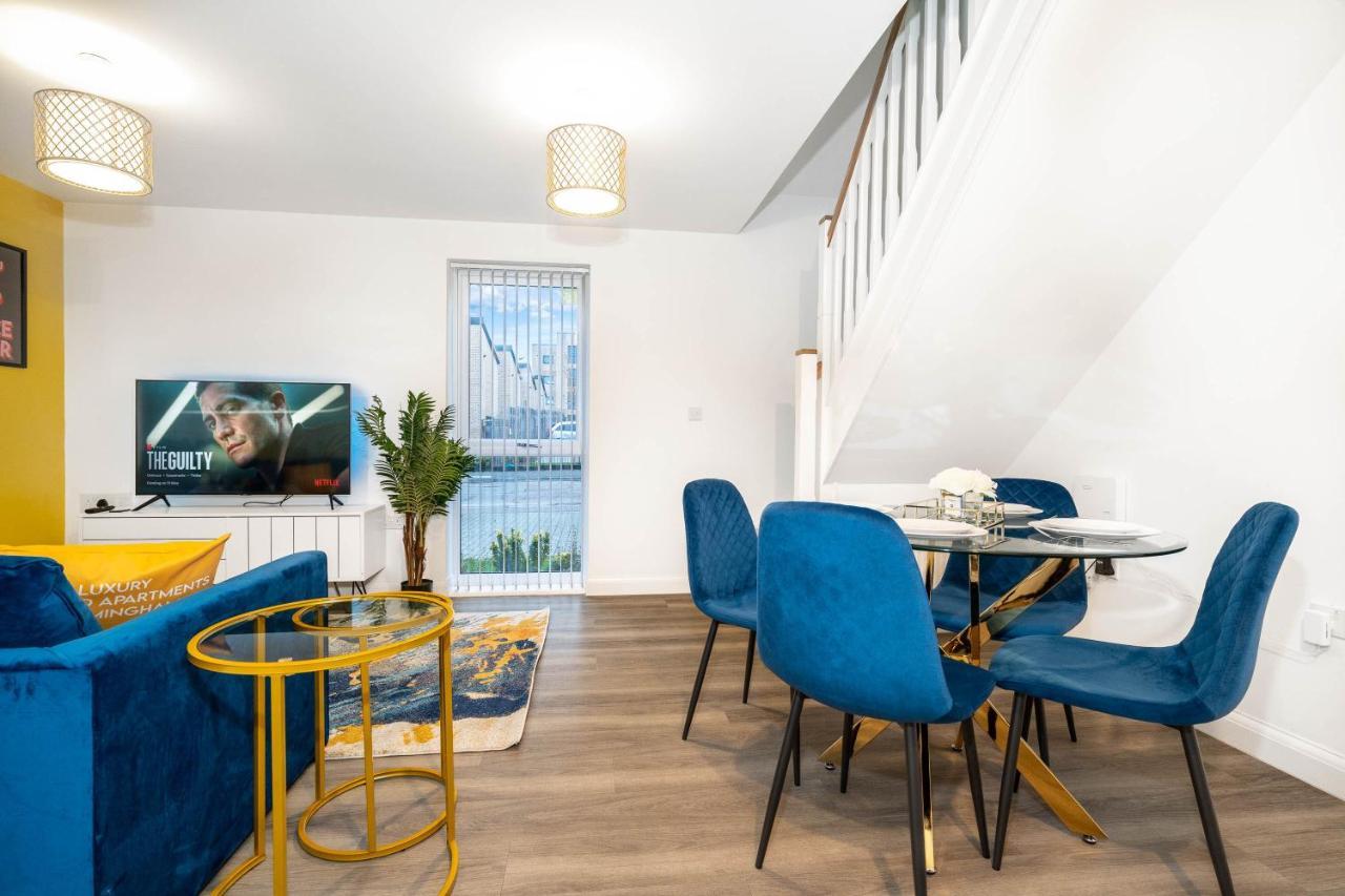 Cosy Stylish 2 Bed House ✘ L Shape Sofa ☆ Free Parking, 2 Car Spaces → With 55 Inch Smart Tv, Free Netflix & Wifi - By Maevela Holiday home Birmingham
