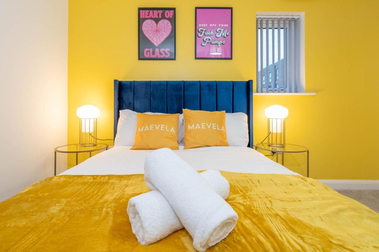 Cosy Stylish 2 Bed House ✘ L Shape Sofa ☆ Free Parking, 2 Car Spaces → With 55 Inch Smart Tv, Free Netflix & Wifi - By Maevela Holiday home Birmingham