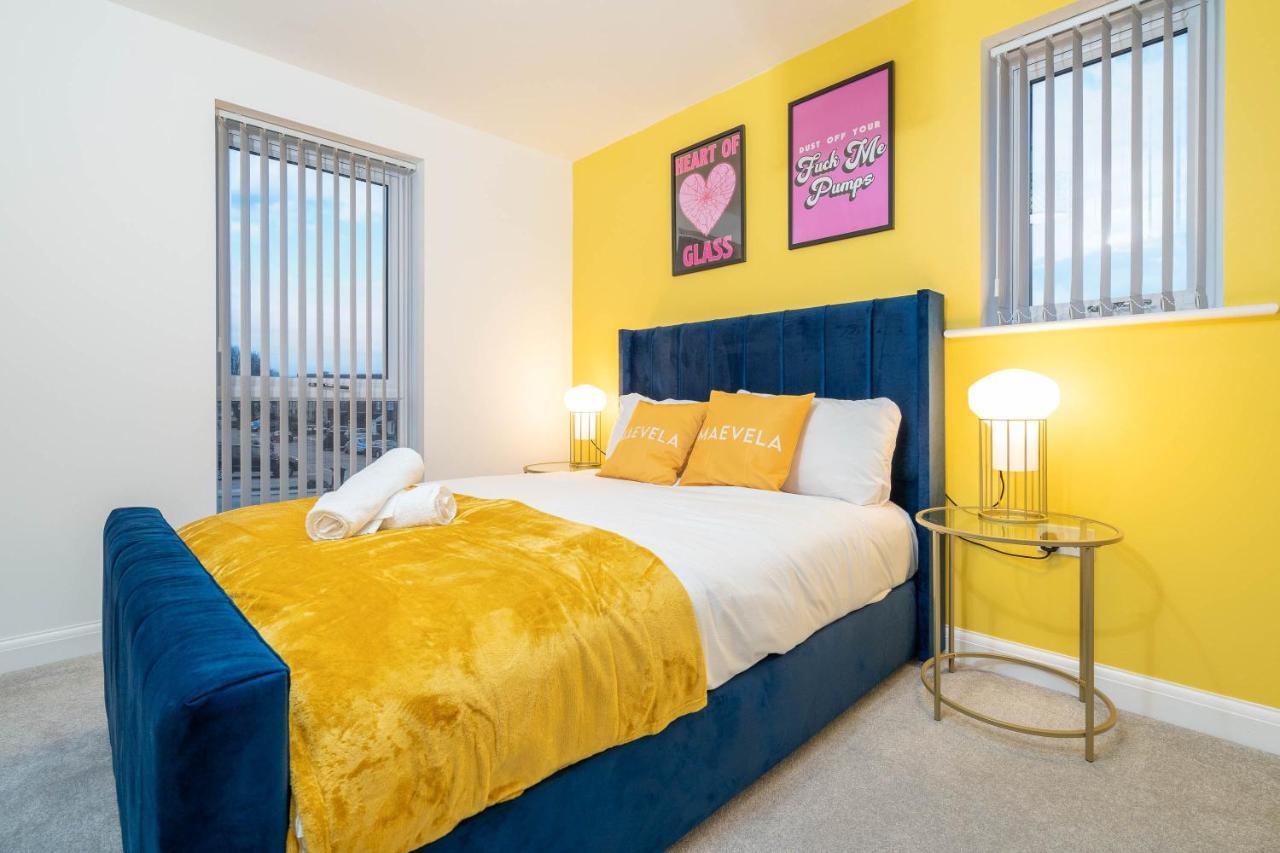 Holiday home Cosy Stylish 2 Bed House ✘ L Shape Sofa ☆ Free Parking, 2 Car Spaces → With 55 Inch Smart Tv, Free Netflix & Wifi - By Maevela