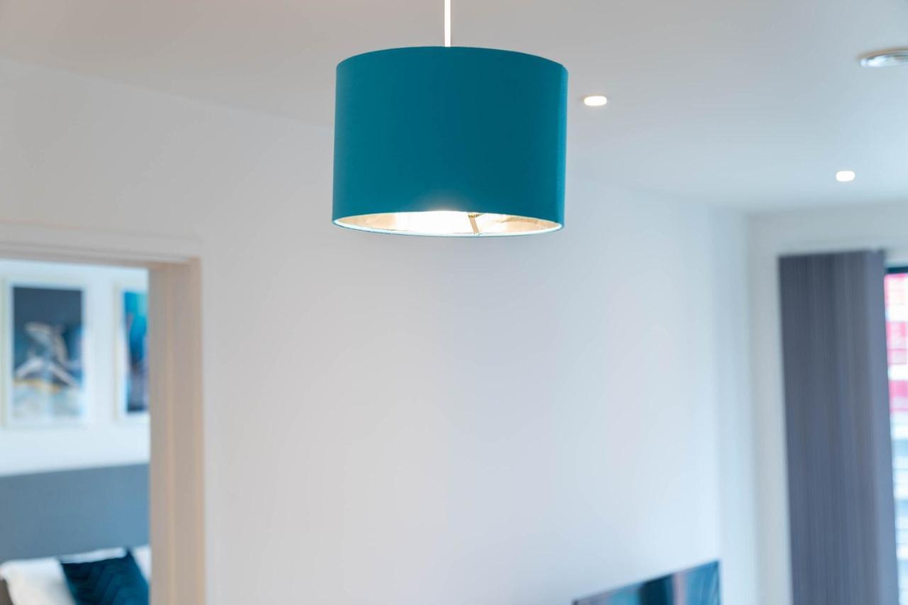 New Build ☆ Luxury Teal 2 Bed, 2 Bath Apartment - 5 Min Walk From Bullring/Cube/Mailbox/New Street Station