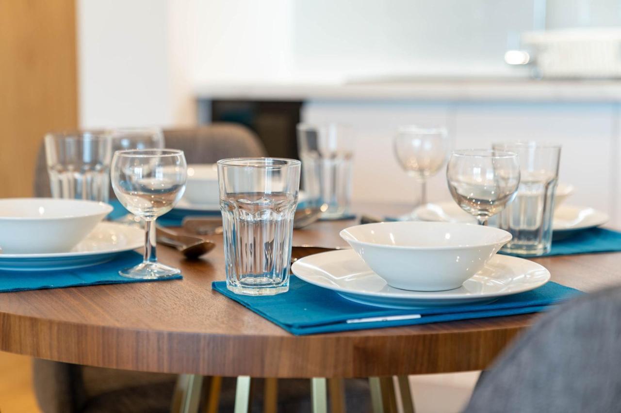 New Build ☆ Luxury Teal 2 Bed, 2 Bath Apartment - 5 Min Walk From Bullring/Cube/Mailbox/New Street Station * Birmingham
