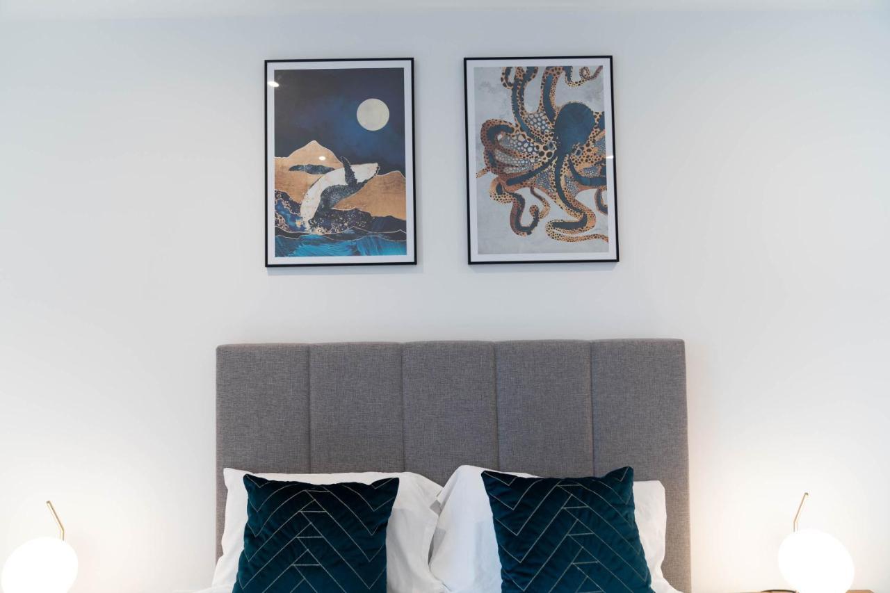 New Build ☆ Luxury Teal 2 Bed, 2 Bath Apartment - 5 Min Walk From Bullring/Cube/Mailbox/New Street Station * Birmingham