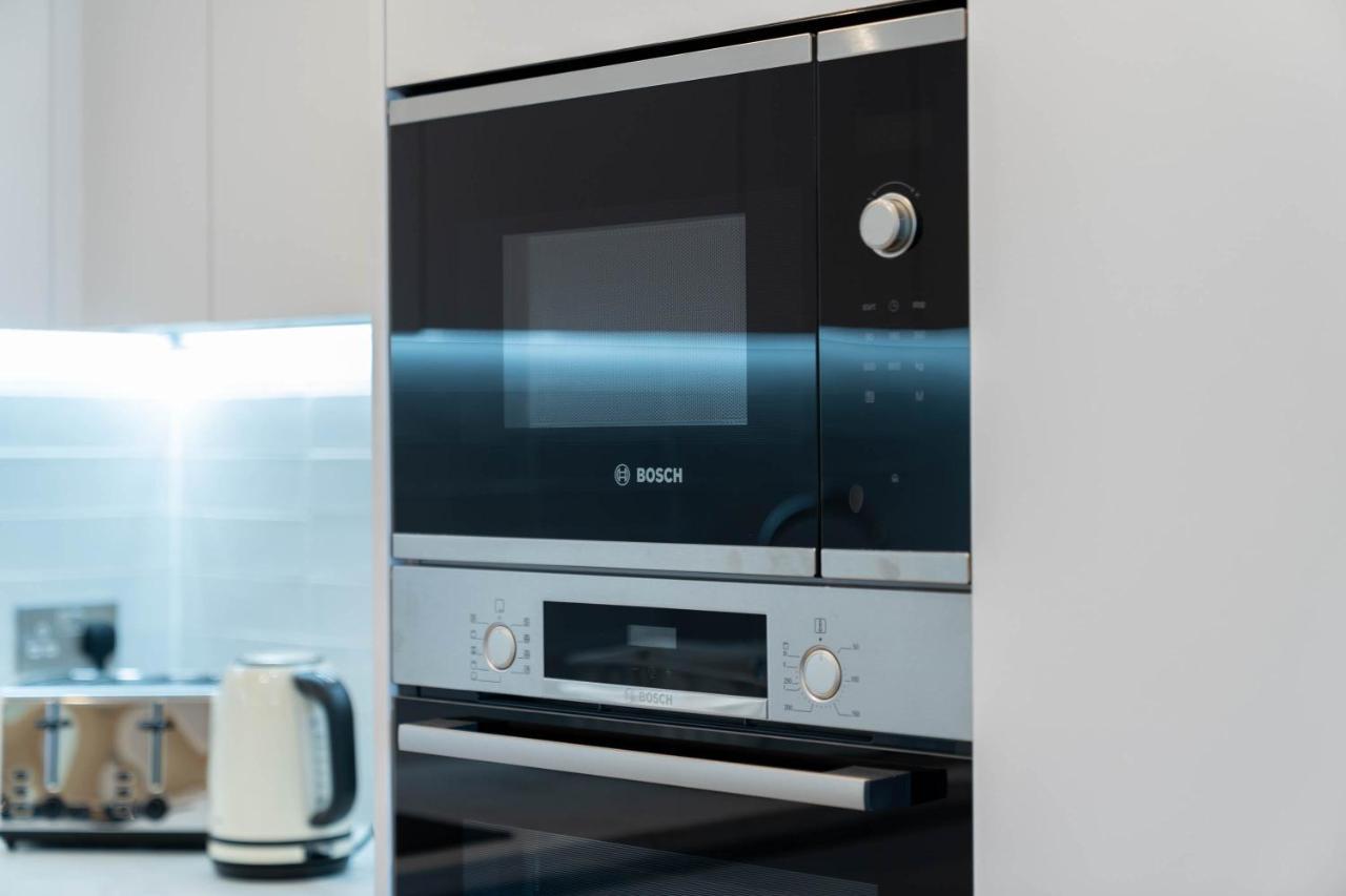 New Build ☆ Luxury Teal 2 Bed, 2 Bath Apartment - 5 Min Walk From Bullring/Cube/Mailbox/New Street Station *