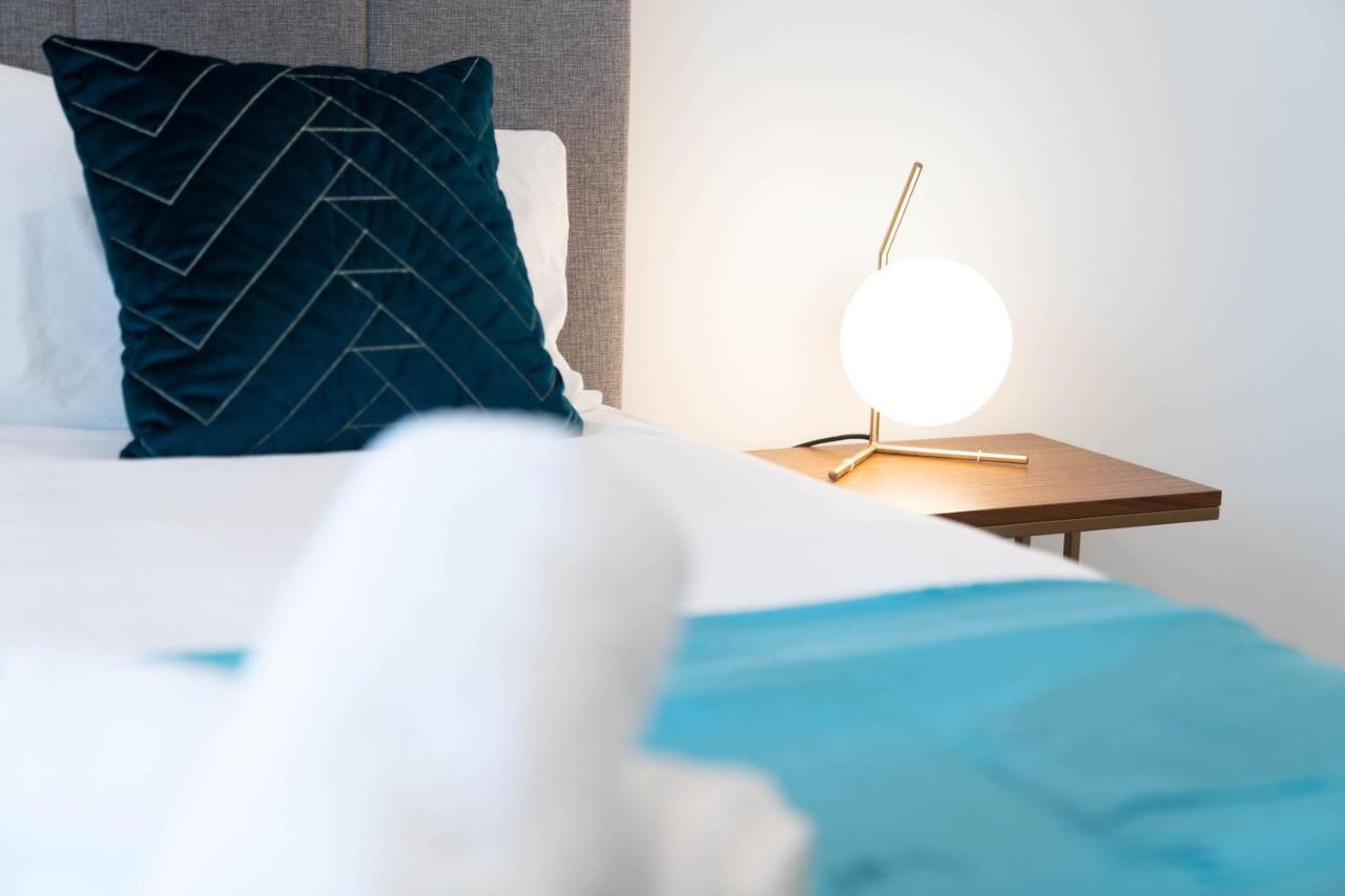 New Build ☆ Luxury Teal 2 Bed, 2 Bath Apartment - 5 Min Walk From Bullring/Cube/Mailbox/New Street Station