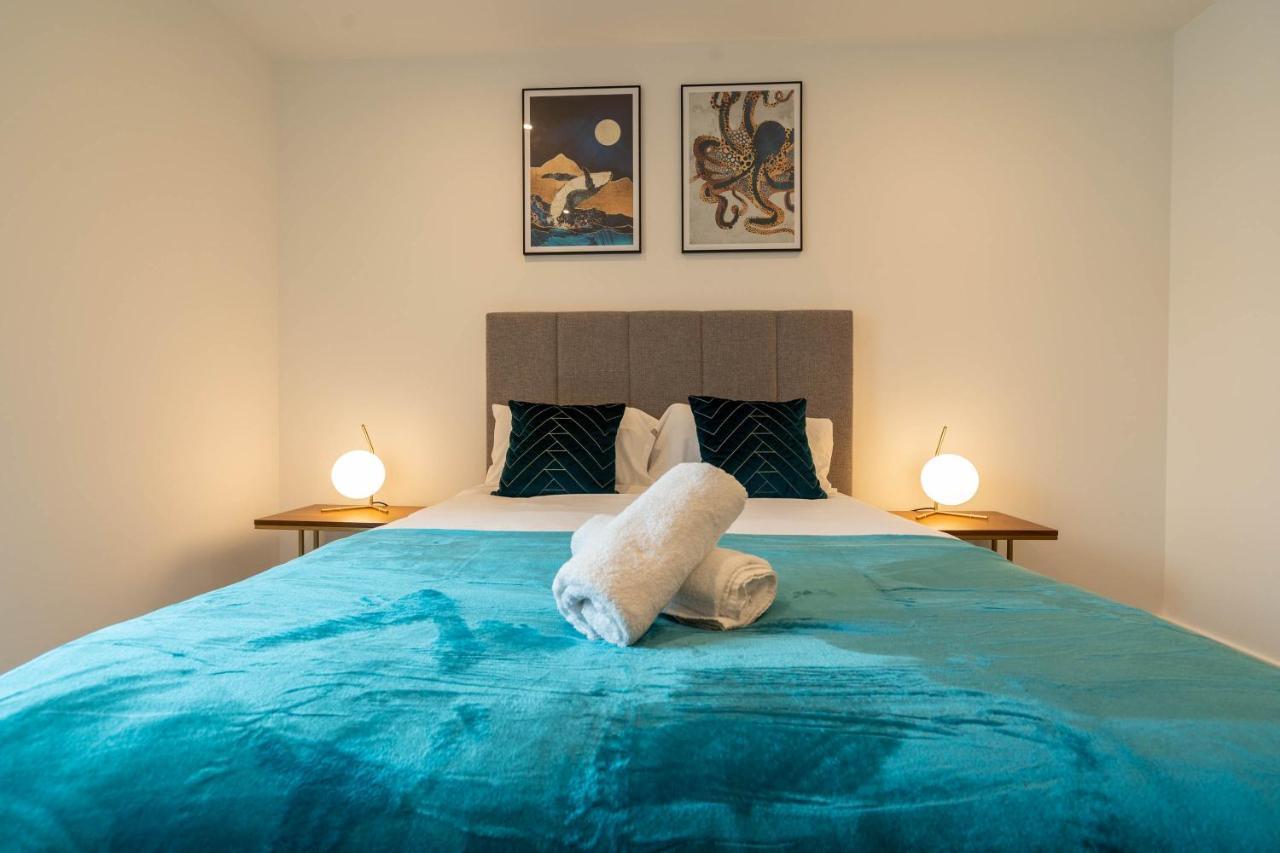 New Build ☆ Luxury Teal 2 Bed, 2 Bath Apartment - 5 Min Walk From Bullring/Cube/Mailbox/New Street Station *