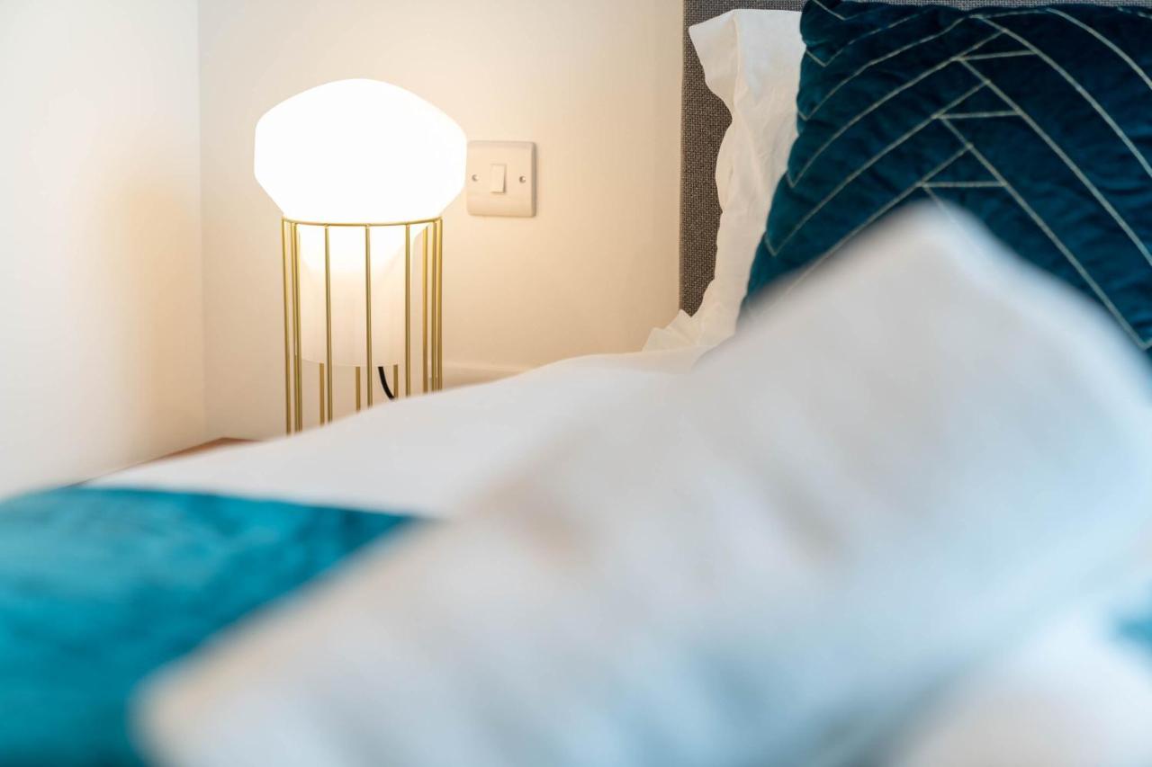 New Build ☆ Luxury Teal 2 Bed, 2 Bath Apartment - 5 Min Walk From Bullring/Cube/Mailbox/New Street Station * Birmingham