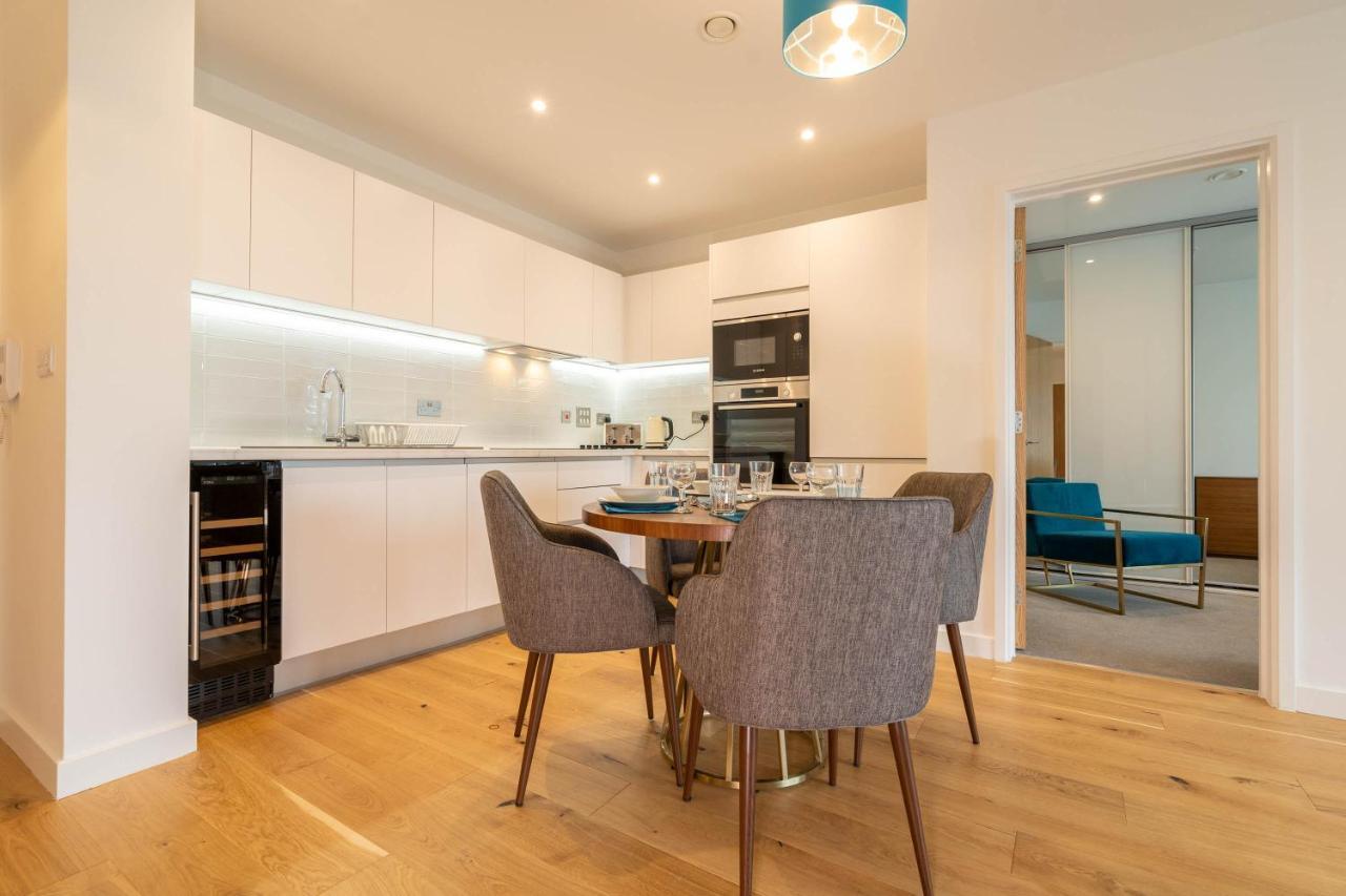 New Build ☆ Luxury Teal 2 Bed, 2 Bath Apartment - 5 Min Walk From Bullring/Cube/Mailbox/New Street Station Apartment