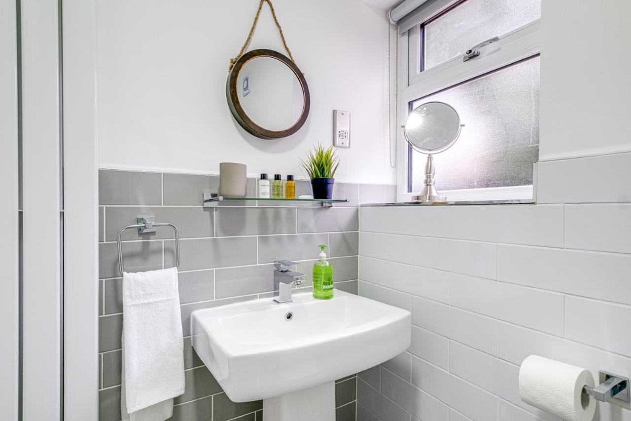 Night Stay - Alpha House (Adults Only) Holiday home