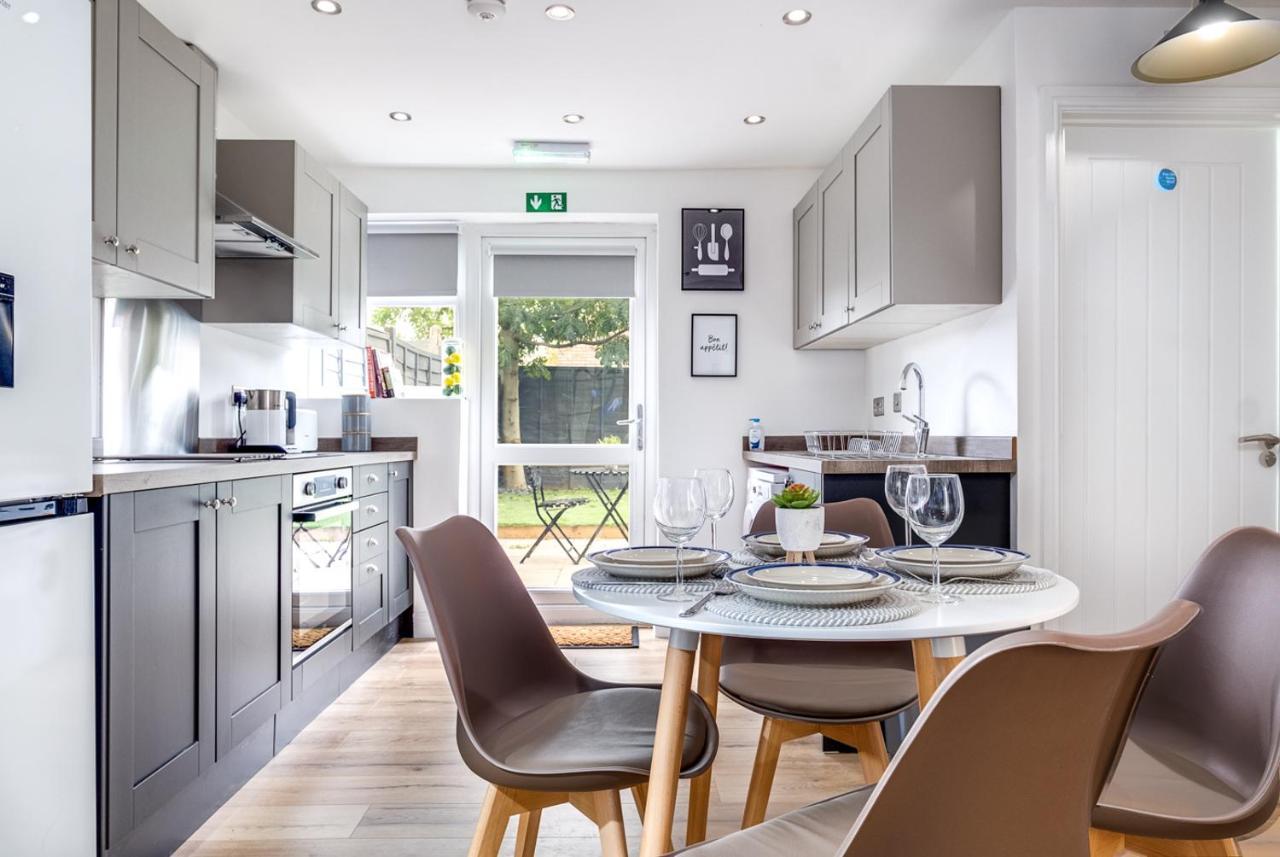 Night Stay - Alpha House (Adults Only) Holiday home