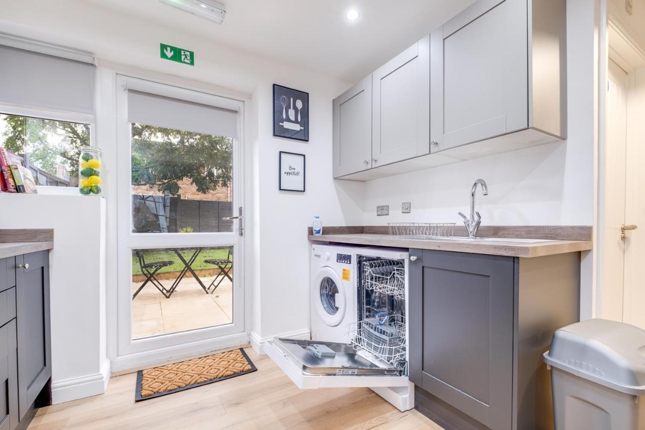 Night Stay - Alpha House (Adults Only) Holiday home *