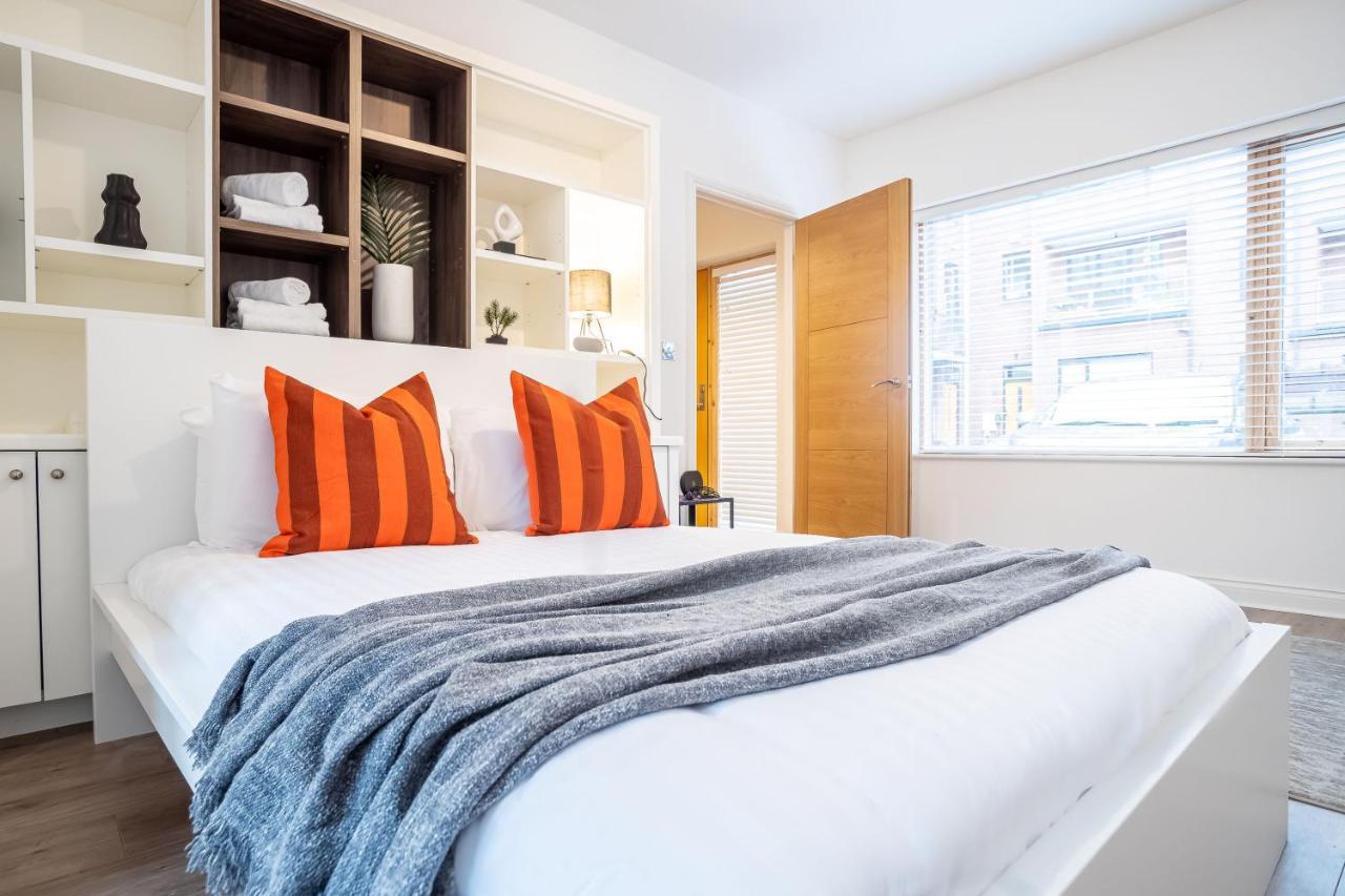 Four Bedroom Modern With Balcony & Free Parking