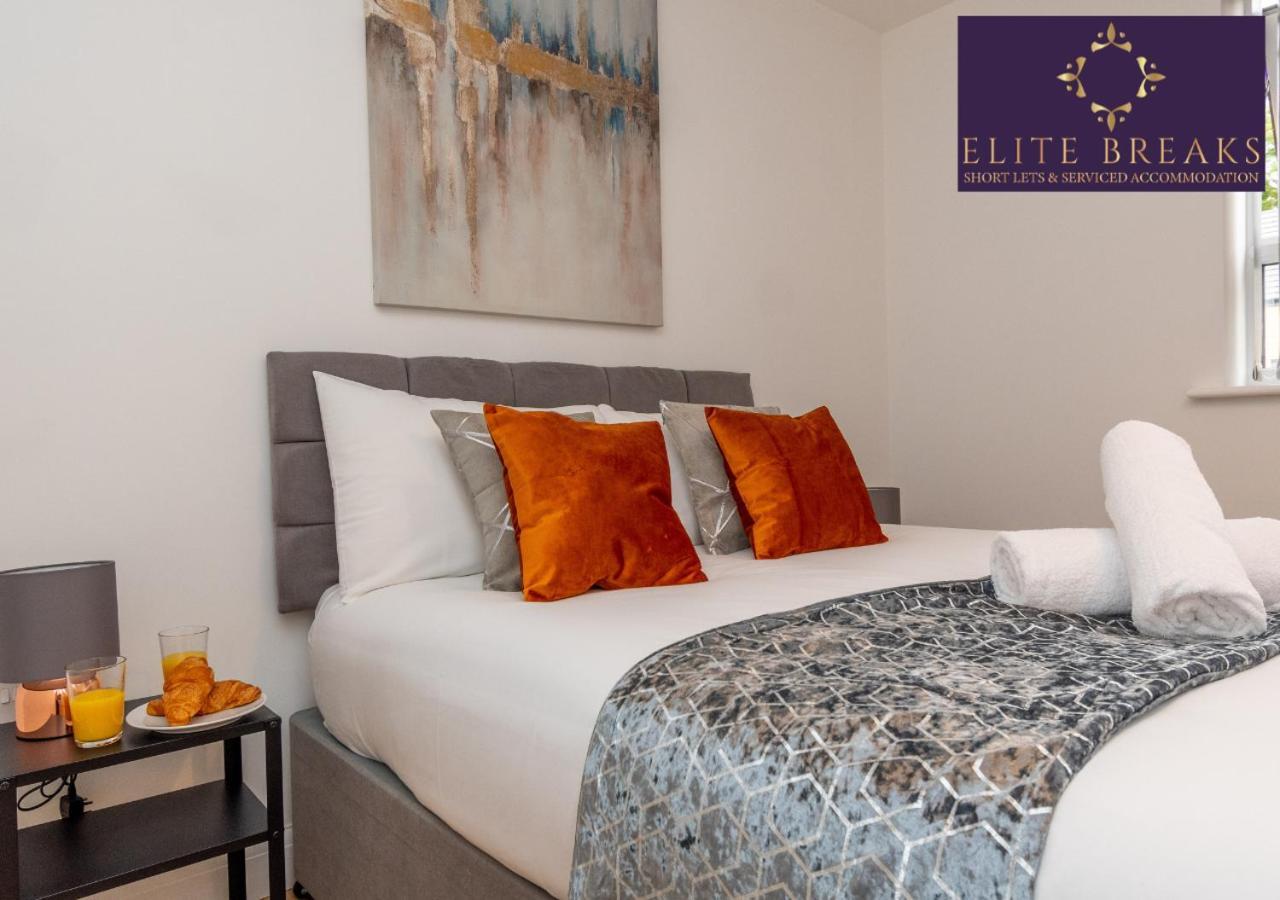 Central 4 Bed House By Elite Breaks Serviced With Free Parking Sleeps Upto 8 Holiday home Birmingham