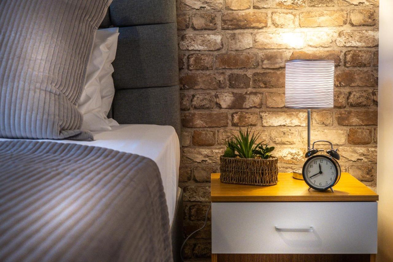 Night Stay - Alpha House (Adults Only) Holiday home *