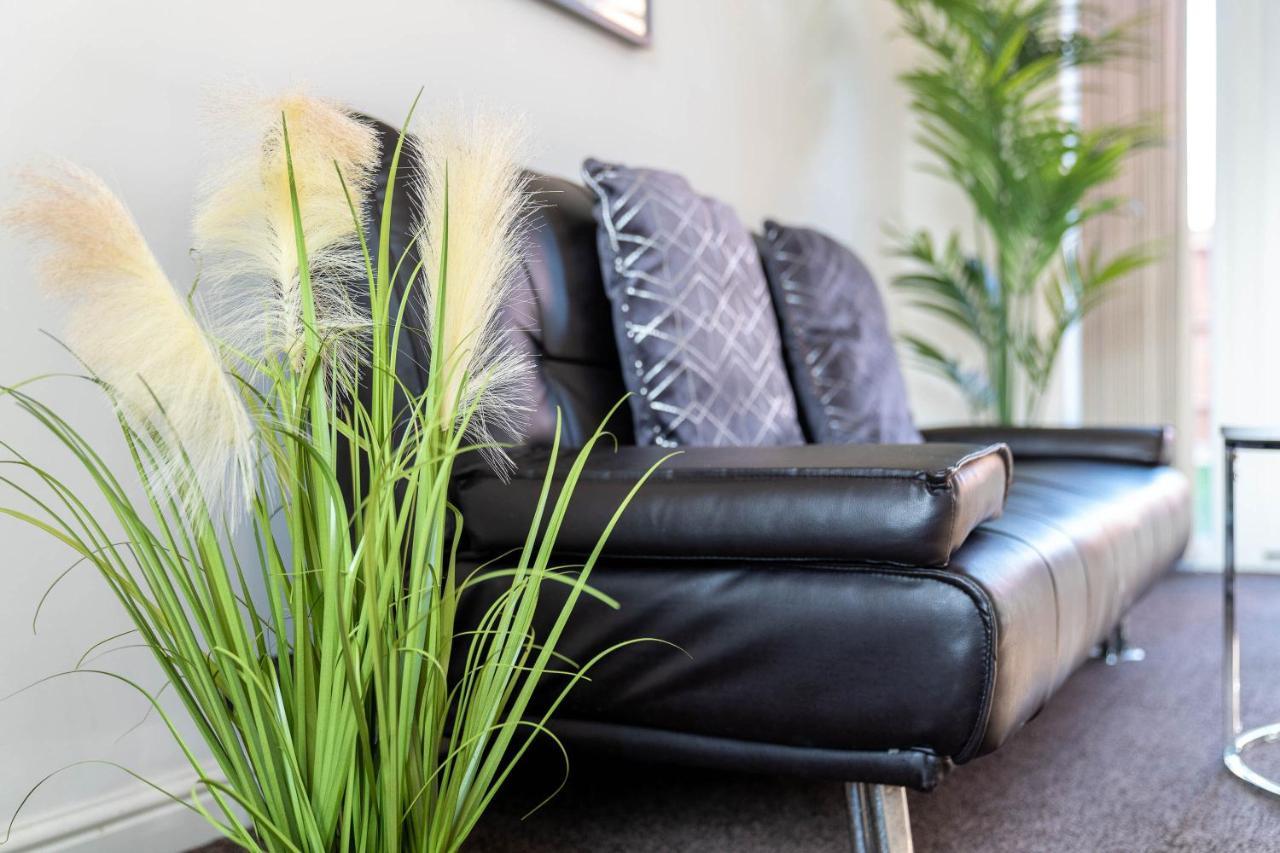 Apartment Haus 3 Bedroom House L 6 Guests L Off-street Parking L Garden L Rated L Detatched