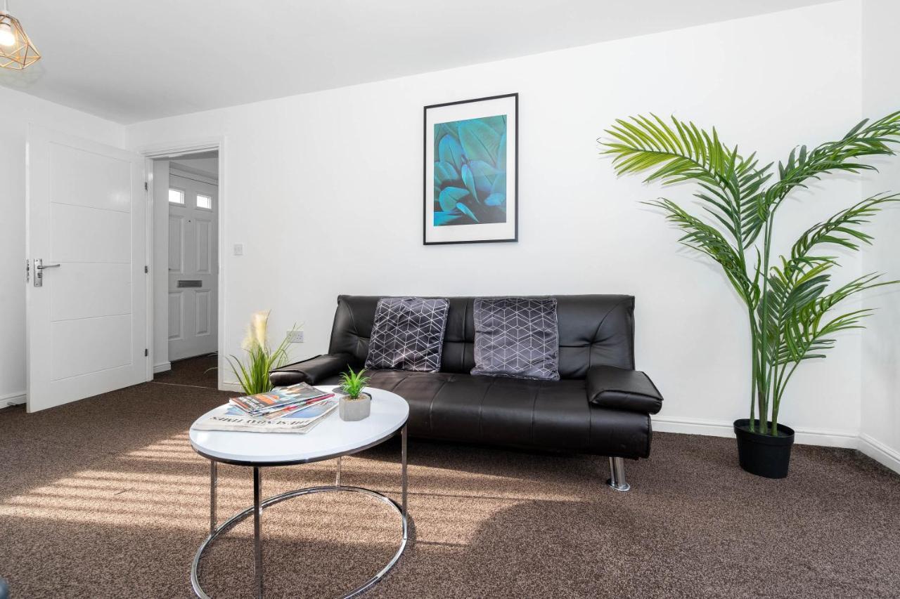 Haus 3 Bedroom House L 6 Guests L Off-street Parking L Garden L Rated L Detatched