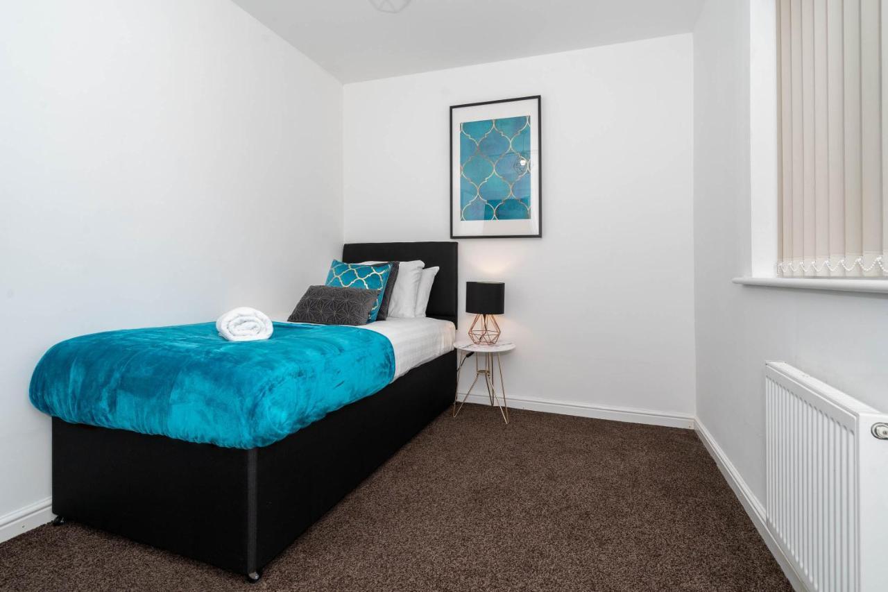 Apartment Haus 3 Bedroom House L 6 Guests L Off-street Parking L Garden L Rated L Detatched Birmingham