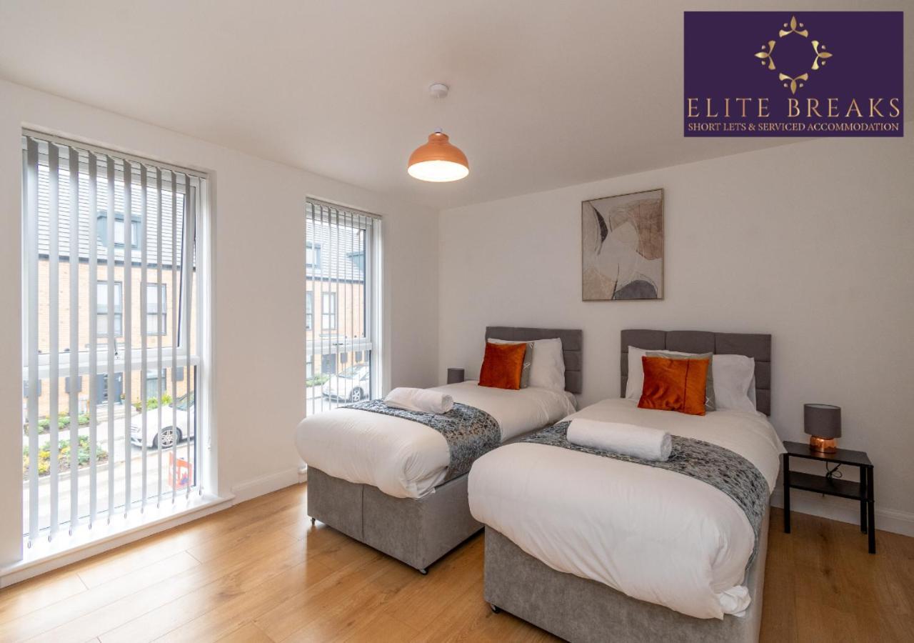 Central 4 Bed House By Elite Breaks Serviced With Free Parking Sleeps Upto 8 Holiday home