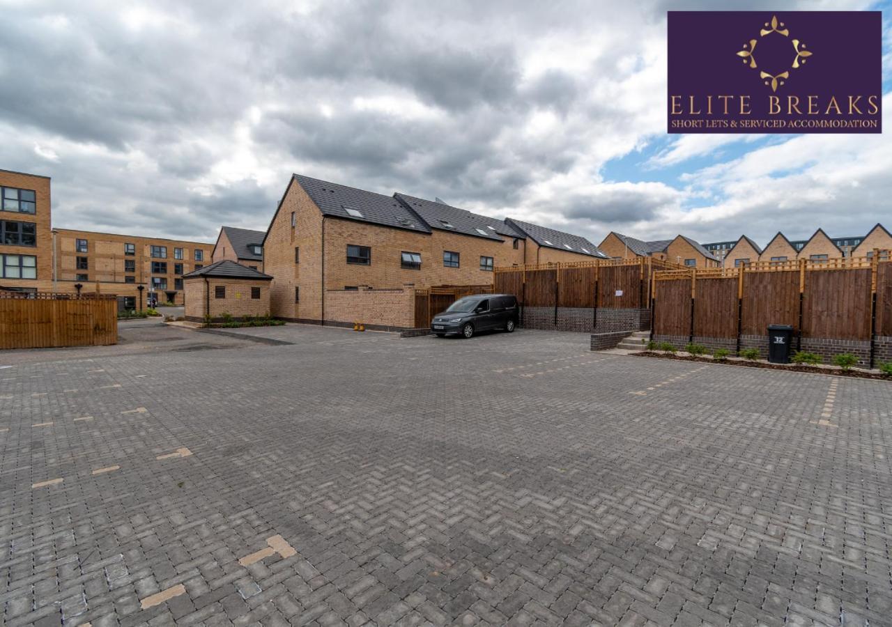 Central 4 Bed House By Elite Breaks Serviced With Free Parking Sleeps Upto 8
