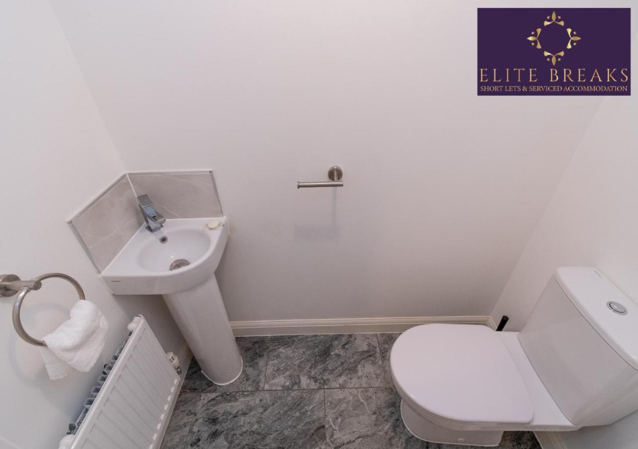 Holiday home Central 4 Bed House By Elite Breaks Serviced With Free Parking Sleeps Upto 8 *