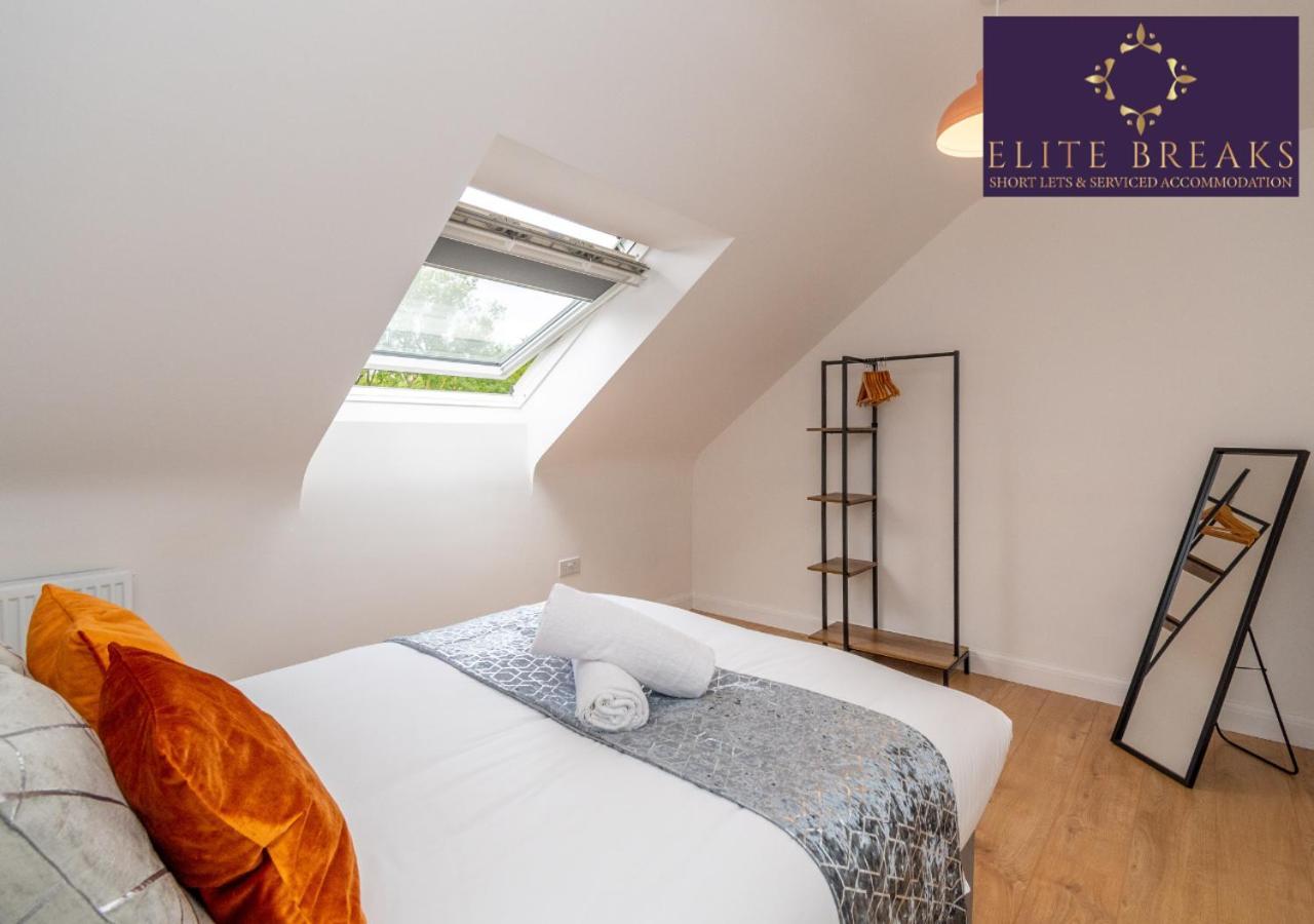 Central 4 Bed House By Elite Breaks Serviced With Free Parking Sleeps Upto 8 *
