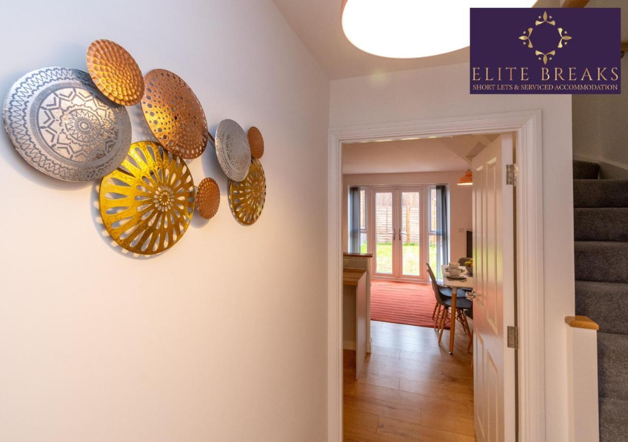 Central 4 Bed House By Elite Breaks Serviced With Free Parking Sleeps Upto 8
