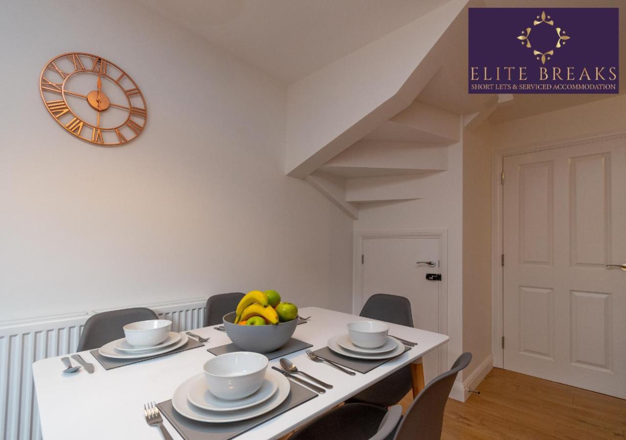 Central 4 Bed House By Elite Breaks Serviced With Free Parking Sleeps Upto 8 Holiday home Birmingham