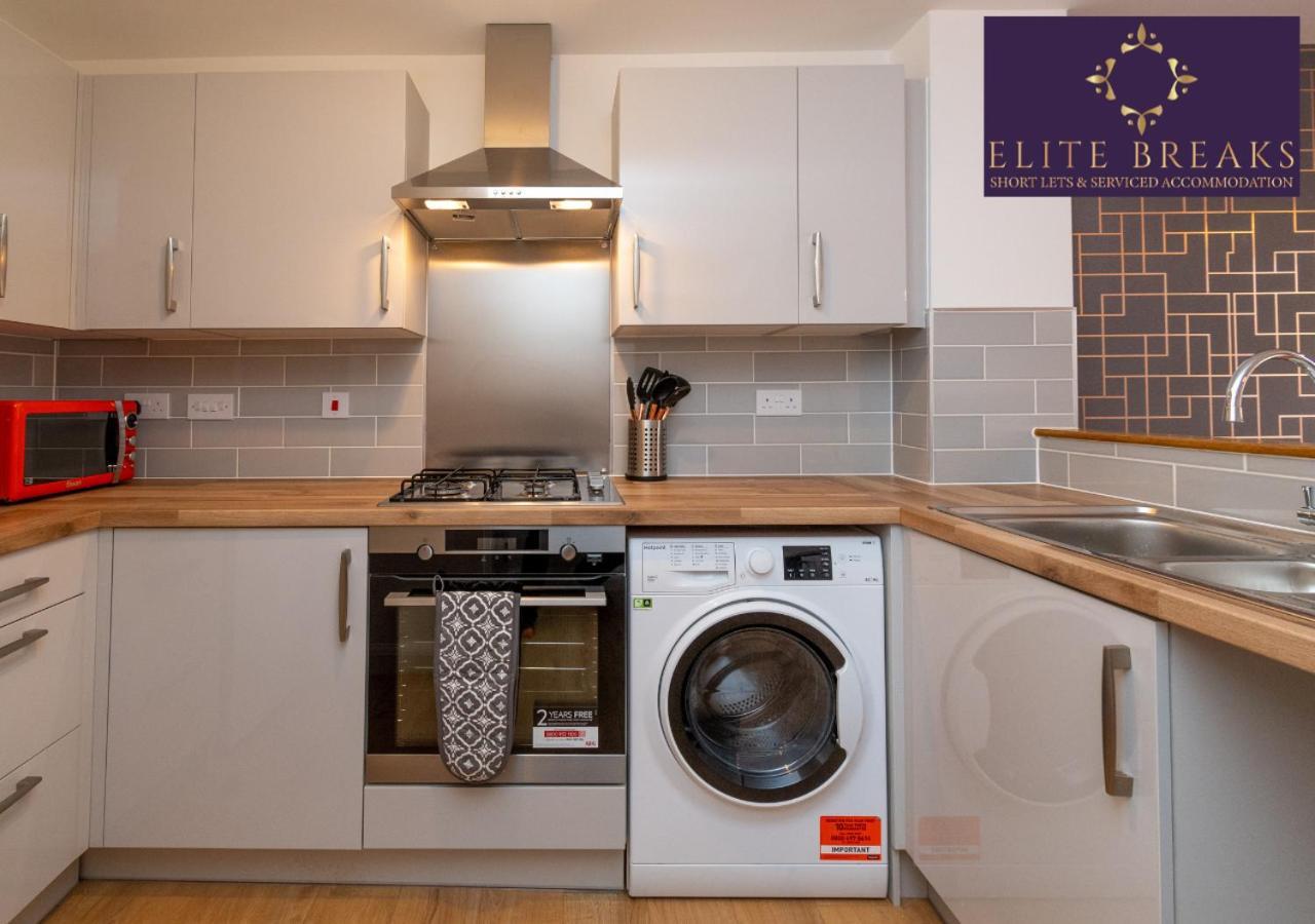 Central 4 Bed House By Elite Breaks Serviced With Free Parking Sleeps Upto 8 Holiday home Birmingham