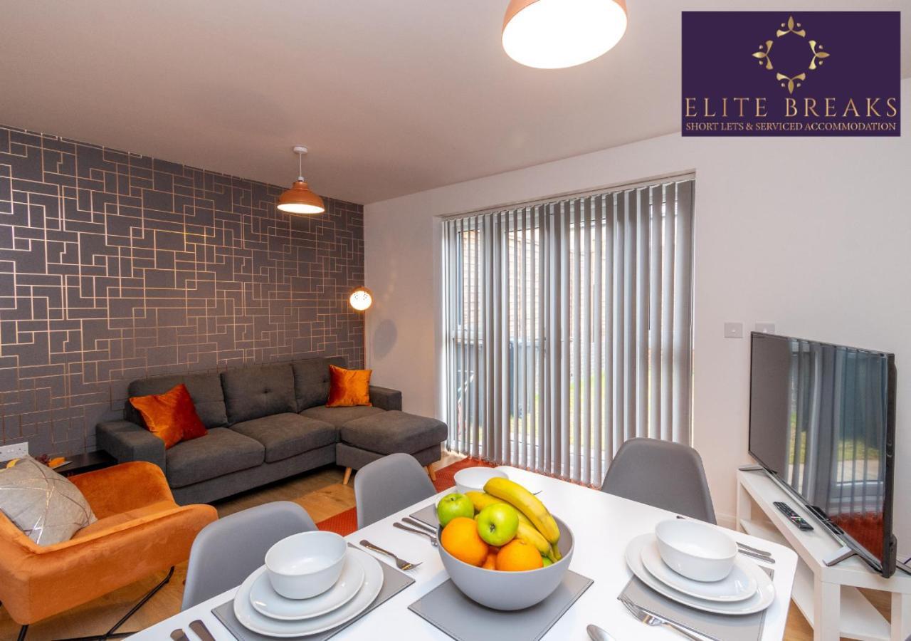 Central 4 Bed House By Elite Breaks Serviced With Free Parking Sleeps Upto 8 Holiday home