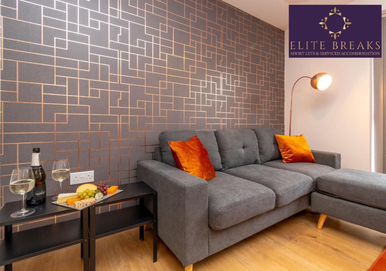 Central 4 Bed House By Elite Breaks Serviced With Free Parking Sleeps Upto 8 *