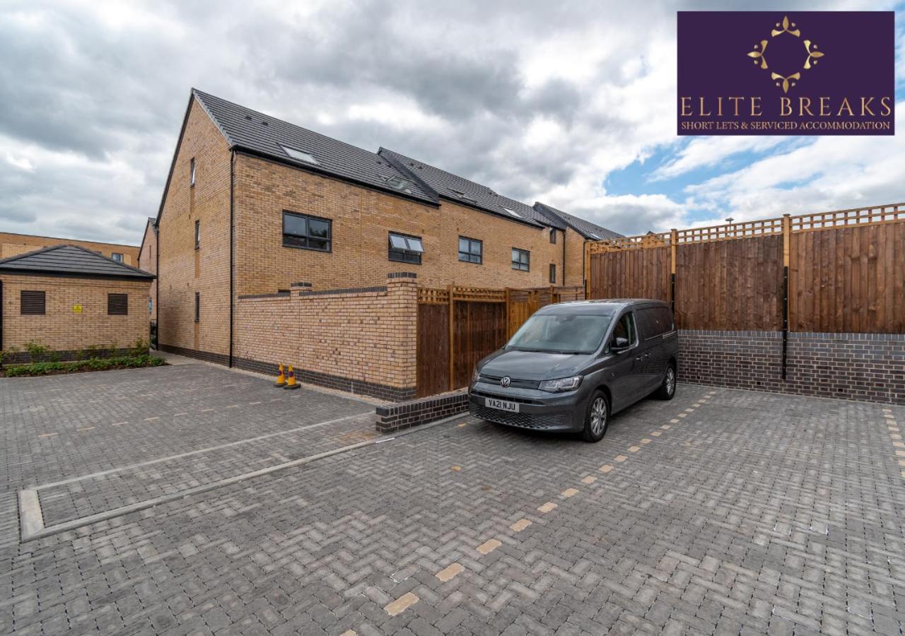 Central 4 Bed House By Elite Breaks Serviced With Free Parking Sleeps Upto 8