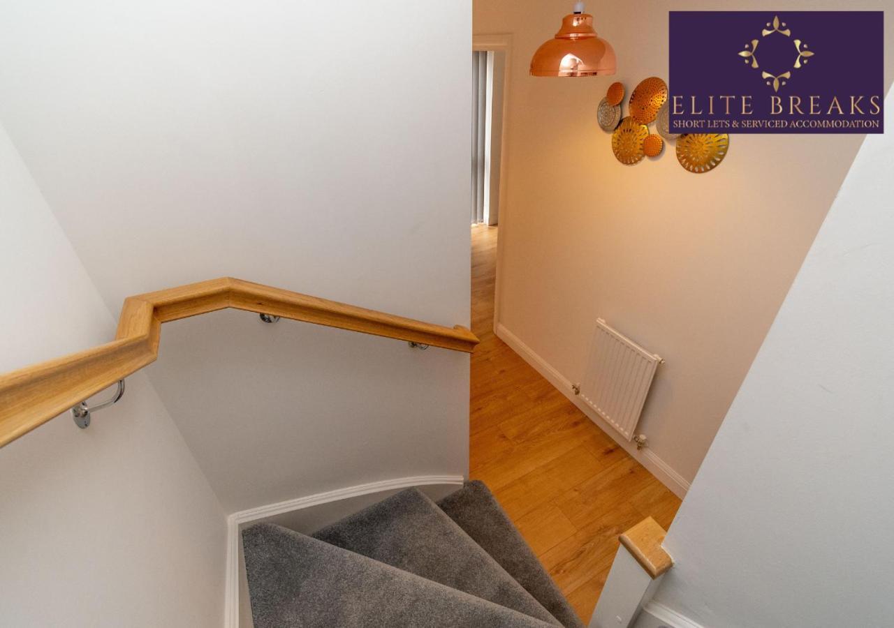 Holiday home Central 4 Bed House By Elite Breaks Serviced With Free Parking Sleeps Upto 8 *