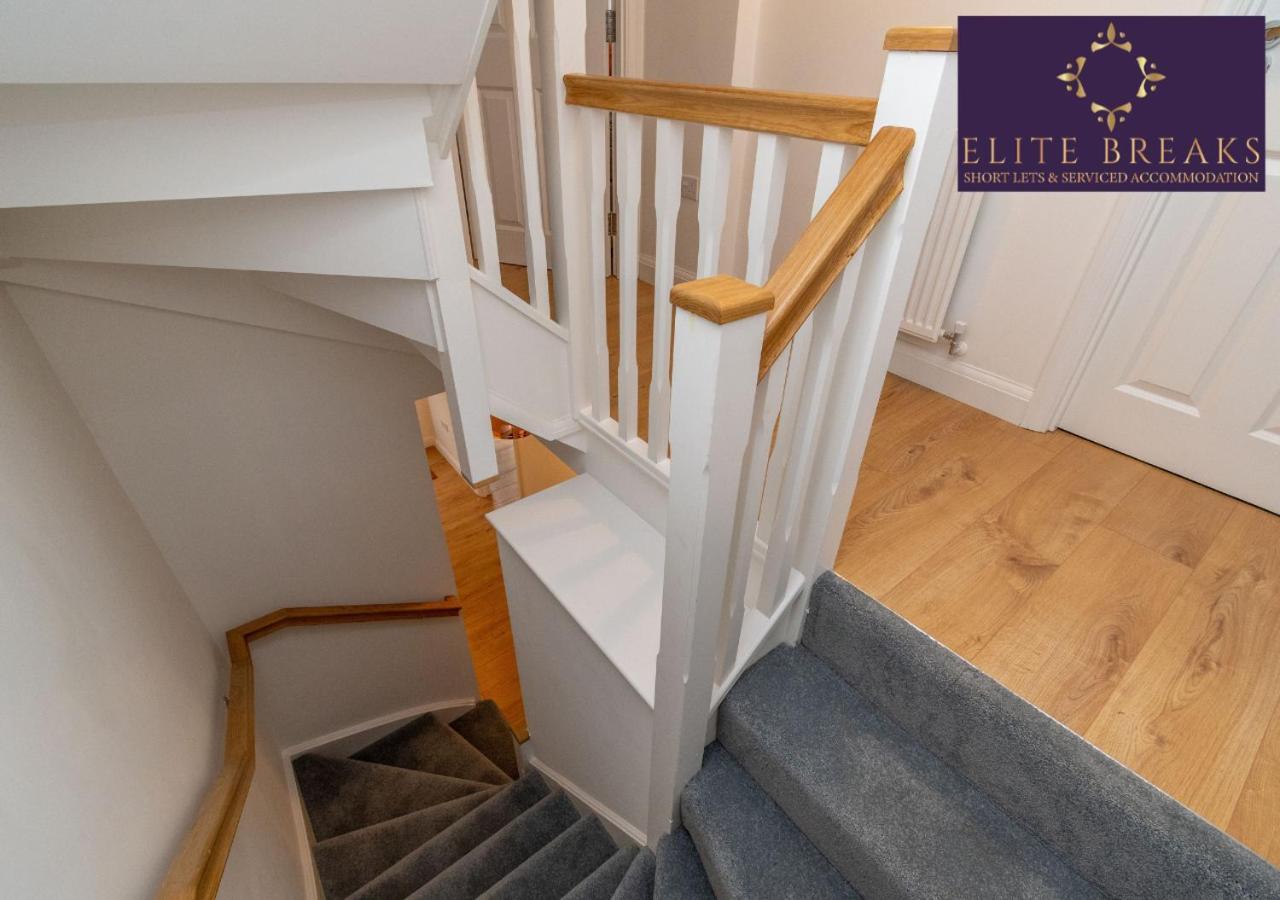 Central 4 Bed House By Elite Breaks Serviced With Free Parking Sleeps Upto 8 Holiday home Birmingham