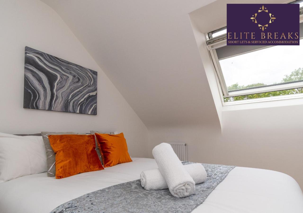 Holiday home Central 4 Bed House By Elite Breaks Serviced With Free Parking Sleeps Upto 8 *