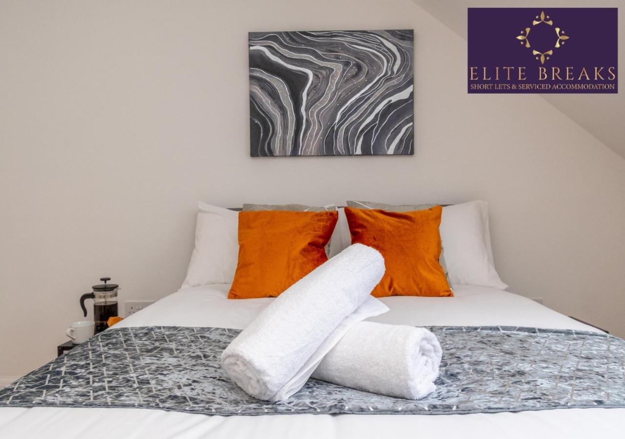 Holiday home Central 4 Bed House By Elite Breaks Serviced With Free Parking Sleeps Upto 8