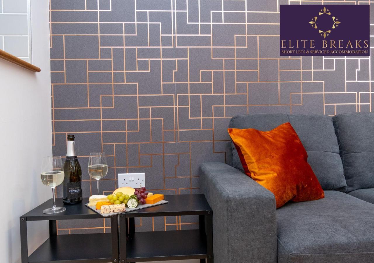 Central 4 Bed House By Elite Breaks Serviced With Free Parking Sleeps Upto 8 * Birmingham