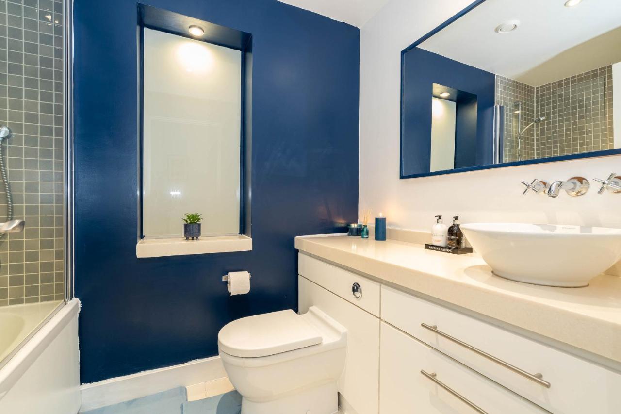 Centre 2bed - With Balcony & Parking *