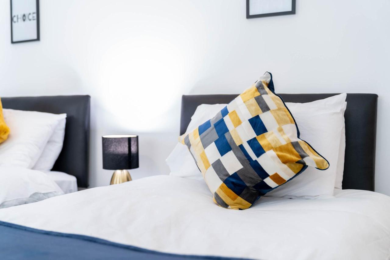 Three Bedroom Apartment- One Choice Stays Serviced Accommodation- Jewellery Quarter Birmingham