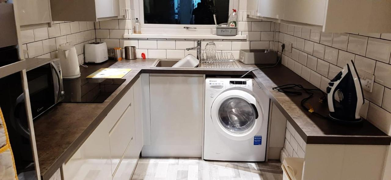 Holiday home Beautiful Modern Three-bedroom Semi Detached House Birmingham