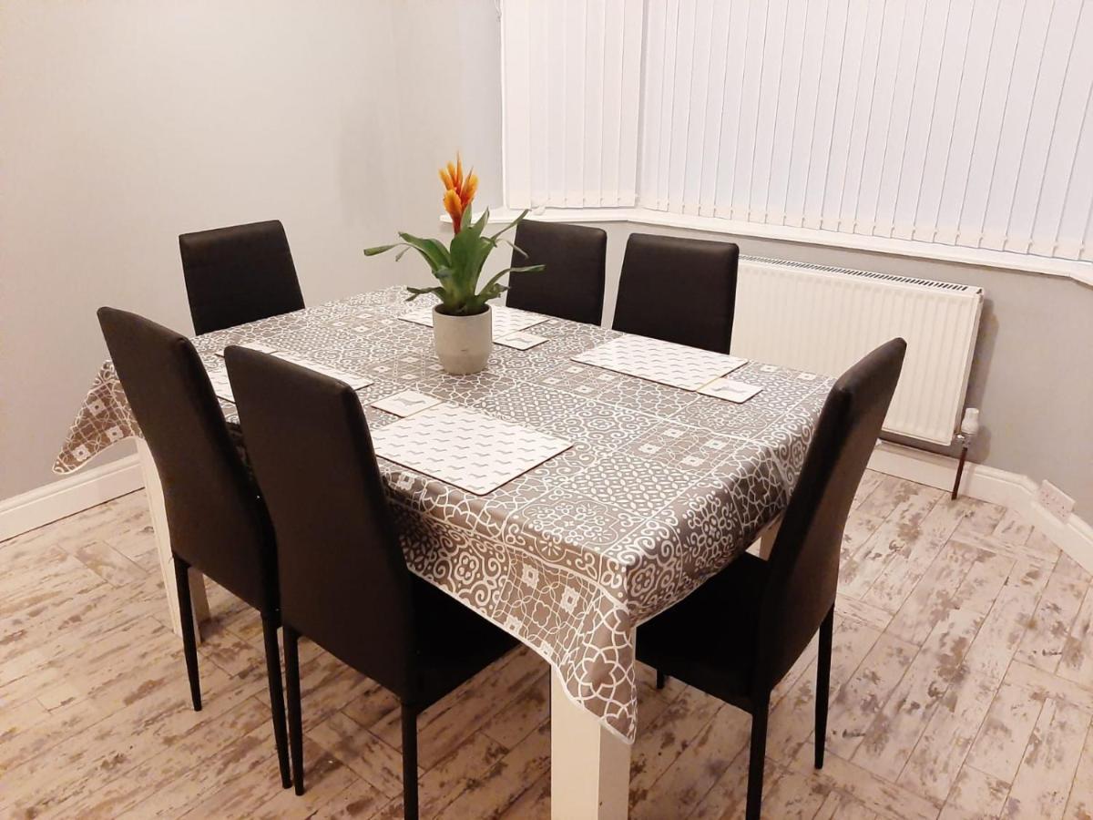 Beautiful Modern Three-bedroom Semi Detached House *
