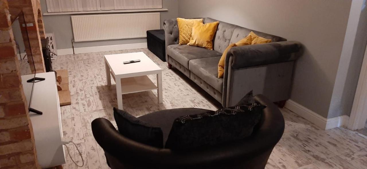 Holiday home Beautiful Modern Three-bedroom Semi Detached House Birmingham