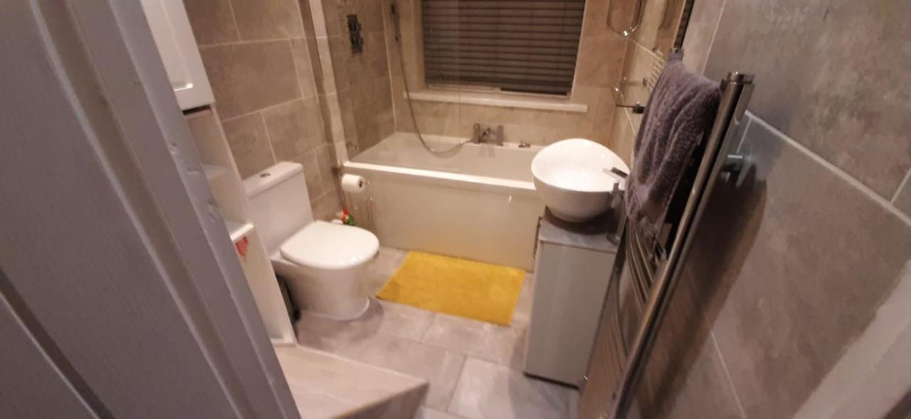 Beautiful Modern Three-bedroom Semi Detached House Birmingham