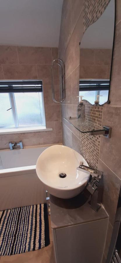 Beautiful Modern Three-bedroom Semi Detached House Holiday home *