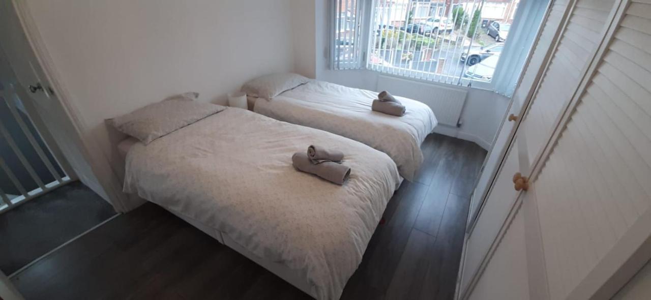 Beautiful Modern Three-bedroom Semi Detached House *