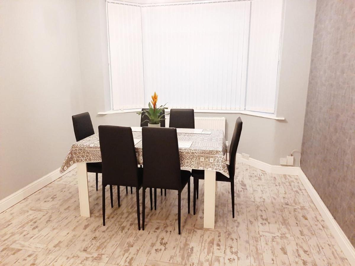 Beautiful Modern Three-bedroom Semi Detached House