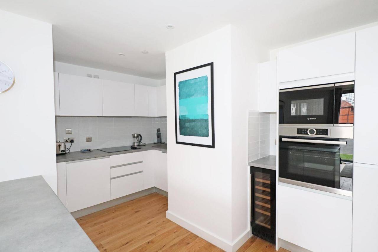 Apartment Lovely 2 Bed In *