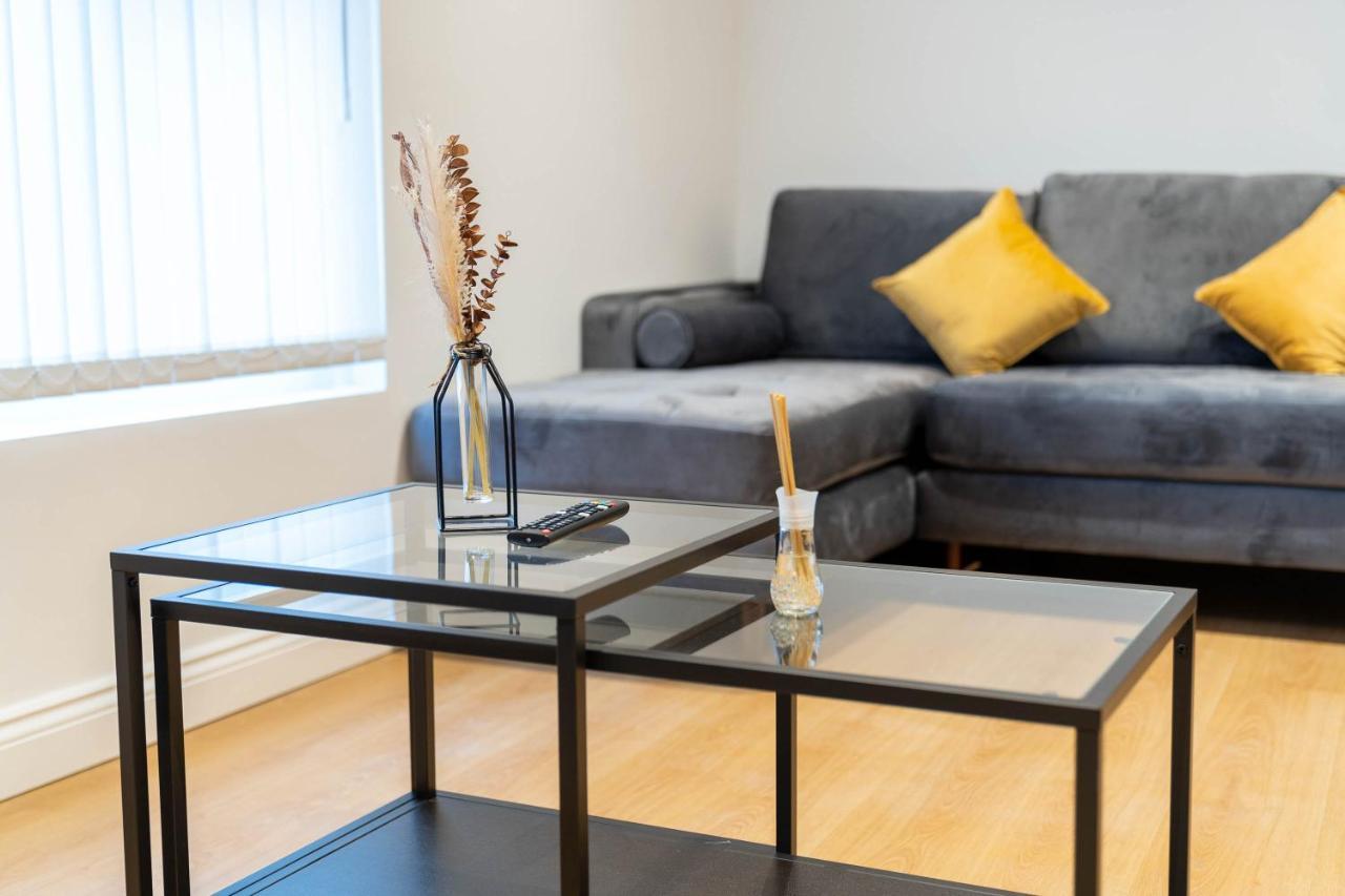 Two Bedroom Apartment-one Choice Stays- Jewellery Quarter * Birmingham