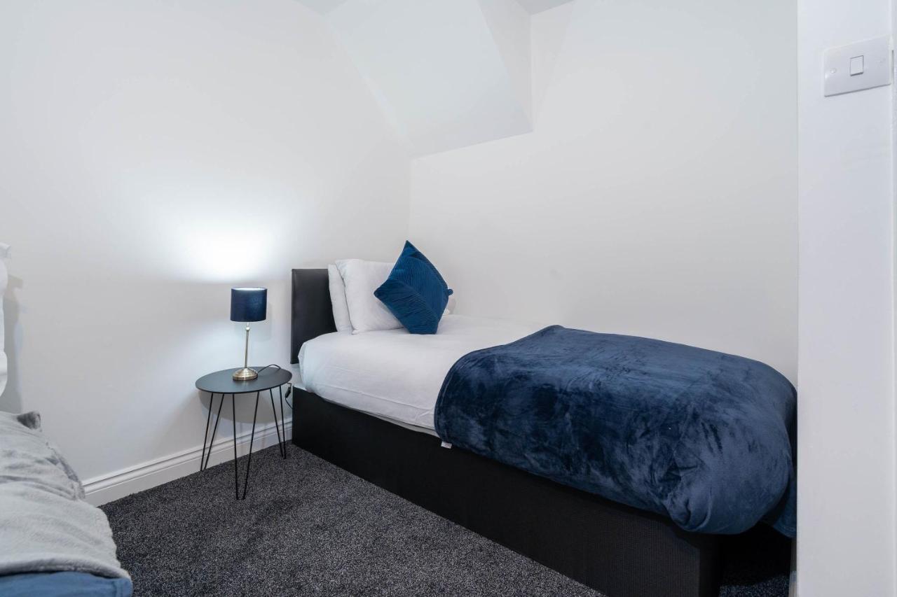 Three Bedroom Apartment- One Choice Stays Serviced Accommodation- Jewellery Quarter * Birmingham