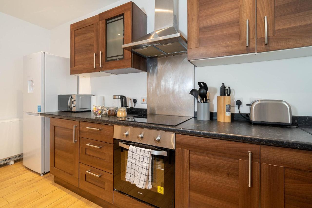 Three Bedroom Apartment- One Choice Stays Serviced Accommodation- Jewellery Quarter Apartment *