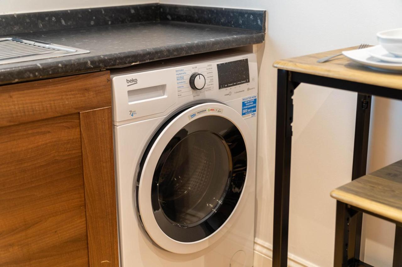 Three Bedroom Apartment- One Choice Stays Serviced Accommodation- Jewellery Quarter *