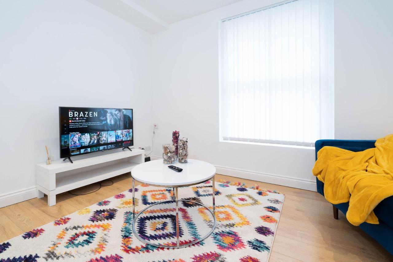 Three Bedroom Apartment- One Choice Stays Serviced Accommodation- Jewellery Quarter Birmingham